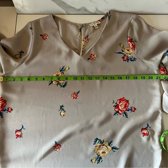 Lily White Floral Blouse in Gray - Picture 12 of 15